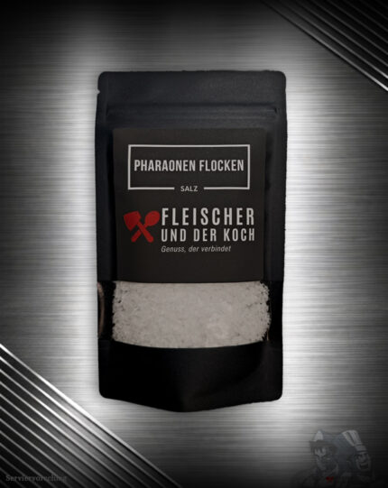 Pyramiden Salz – FuK Pharaonen-Flocken in einer Schale, neben frischem Gemüse