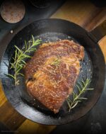 Ribeye Creekstone Farms USA in der Pfanne gebraten mit aromatischer Kruste