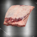 Beef Short Ribs US-Beef roh, edel präsentiert vor metallischem Hintergrund – Cedar River Farms Premium