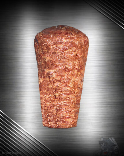 Berliner Döner Kebab Spieß aus handgeschichtetem Hähnchenfleisch, roh und mariniert auf dunkler, edler Unterlage präsentiert.