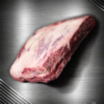 Michalski Beef Short Ribs von der deutschen Weidefärse im Rohzustand mit feiner Marmorierung.