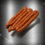 Knacker vom regionalen Duroc-Schwein im Naturdarm, mild gewürzt und heißgeräuchert