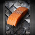 Athleten Lachsfiletsteak natur aus Norwegen, roh und tiefgefroren, gleichmäßig geschnittenes Lachsfiletsteak