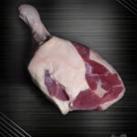 Barbarie Entenkeule (weiblich) roh auf Steinplatte