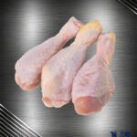 Michalski Chicken Drumsticks – rohe Hähnchenunterkeulen aus Deutschland auf hochwertigem dunklem Untergrund