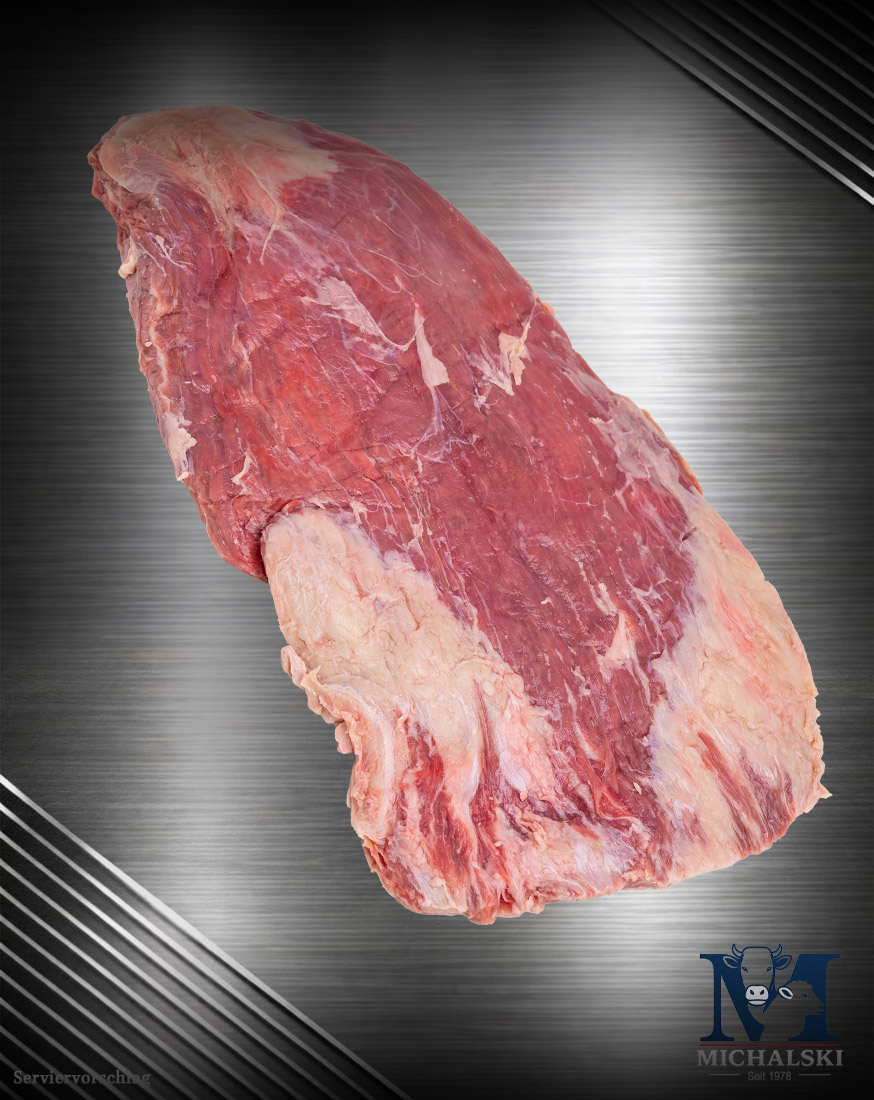 Michalski Flanksteak von der deutschen Weidefärse Michalski Flanksteak von der deutschen Weidefärse roh auf dunklem Untergrund