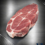 Michalski Schweinenackensteak aus Deutschland roh und marmoriert