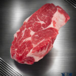 Michalski Ribeye Steak von der Weidefärse roh mit sichtbarem Fettauge und feiner Marmorierung