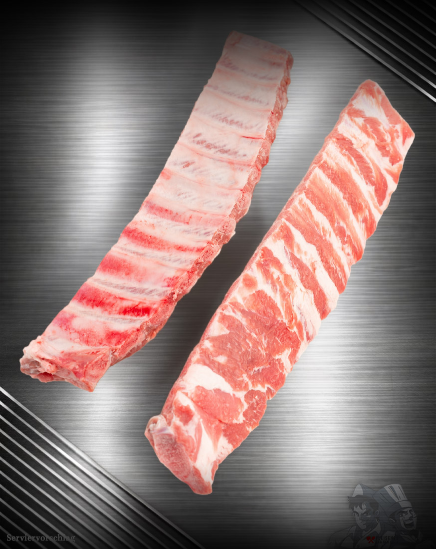 Spareribs vom regionalen Strohschwein aus regionaler Herkunft Rohe Spareribs vom regionalen Strohschwein mit feiner Fettstruktur und kräftiger Fleischaufllage
